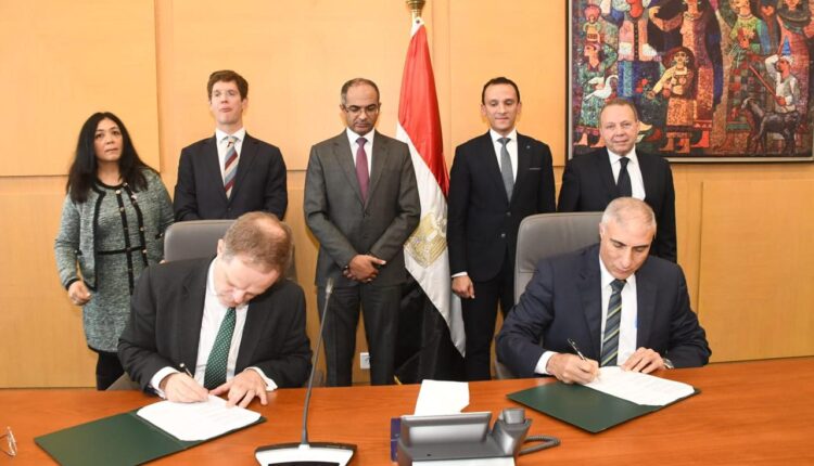 توقيع مذكرة تفاهم للتعاون في مجال البنية التحتية المستدامة مع السفارة البريطانية بالقاهرة