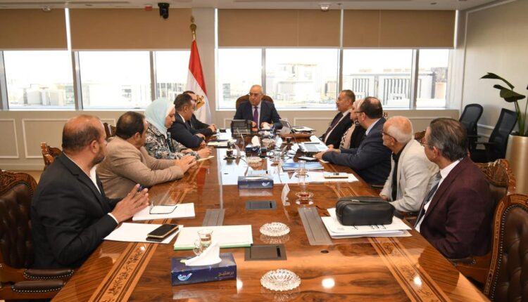 وزير الإسكان يتابع معدلات تنمية أراضى الساحل الشمالي الغربي