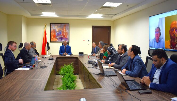 وزير الإسكان يتابع موقف تنفيذ برنامج خدمات الصرف الصحي المستدامة في المناطق الريفية بمرحلتيه الأولى والثانية