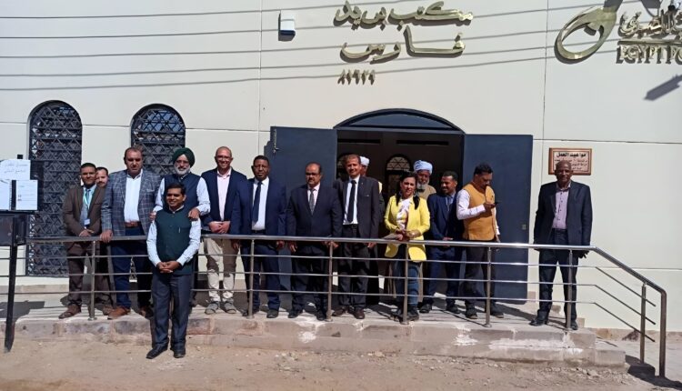 السفير الهندي بالقاهرة يزور مكتب بريد فارس بأسوان