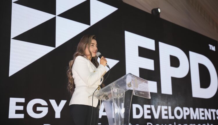 الإعلامية الدكتورة منى العمدة