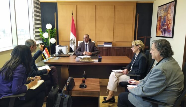 نائب وزير الإسكان لشئون البنية الأساسية يستقبل ممثلي البنك الدولي