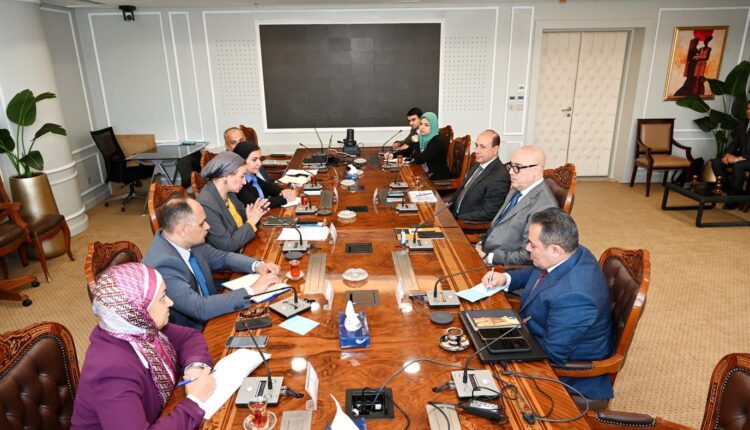 اجتماع الدكتور عاصم الجزار، وزير الإسكان، والدكتورة ياسمين فؤاد، وزيرة البيئة