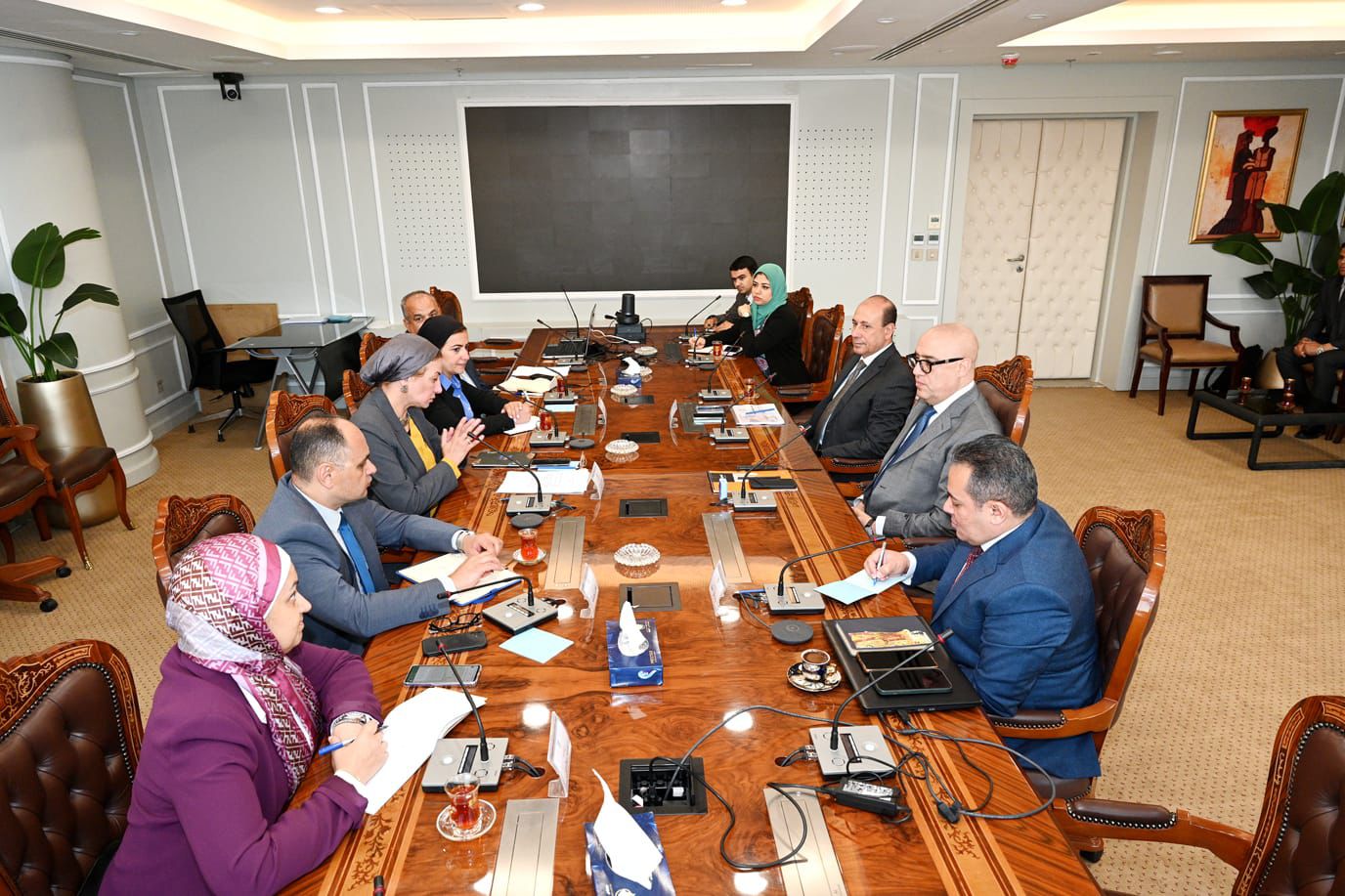 اجتماع الدكتور عاصم الجزار، وزير الإسكان، والدكتورة ياسمين فؤاد، وزيرة البيئة
