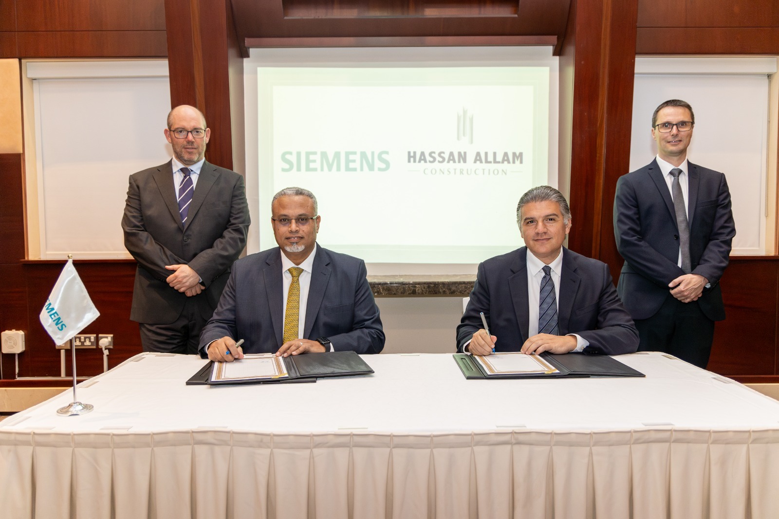 تحالف «سيمنس موبيليتي» و«حسن علام للإنشاءات» يفوز بعقد إشارات خط سكة حديد الإمارات-عمان