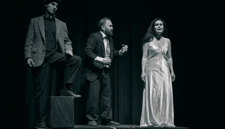 العرض المسرحي عرس الدم