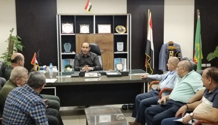 خلال لقاء رئيس جهاز الشروق مع سكان أحد المجمعات السكنية بالمدينة