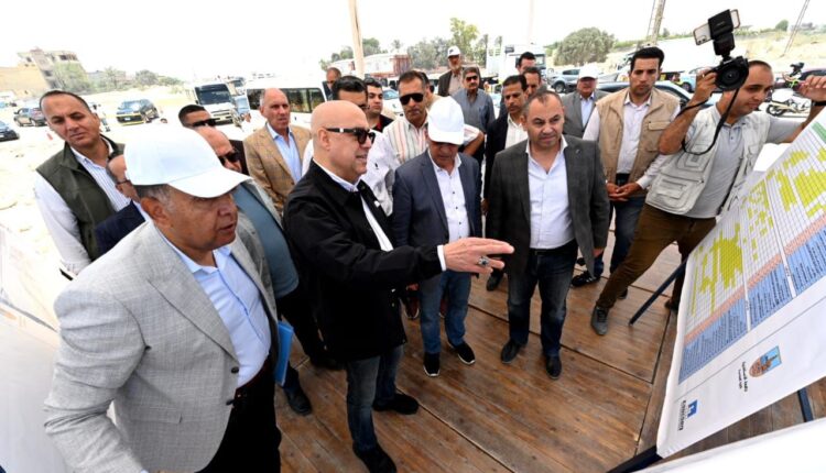 وزير الإسكان ومحافظ الاسكندرية في جولة تفقدية لعدد من المشروعات