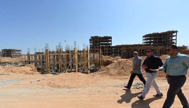 جولة تفقدية لوزير الإسكان في وحدات "سكن لكل المصريين"