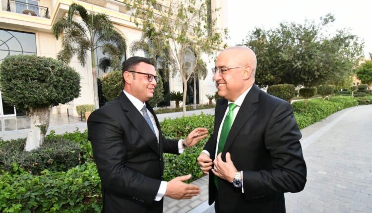 المهندس شريف الشربيني وزير الإسكان ينظم حفلا لتكريم سلفه الدكتور عاصم الجزار