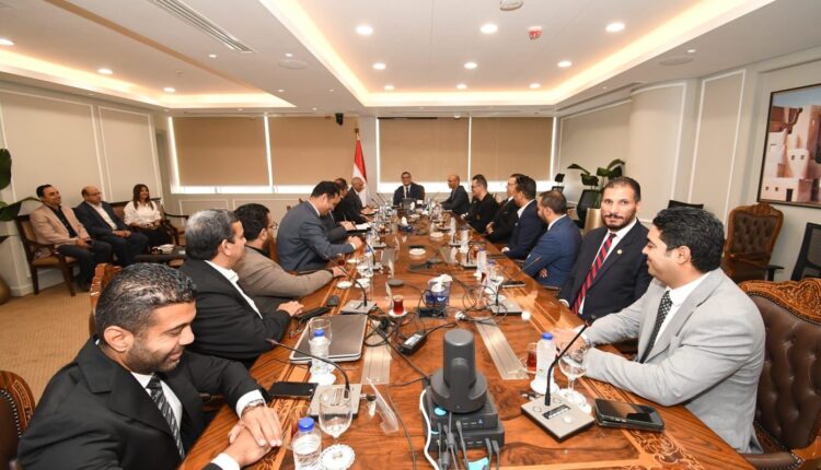 جانب من لقاء وزير الإسكان مع جمعية مطوري القاهرة الجديدة