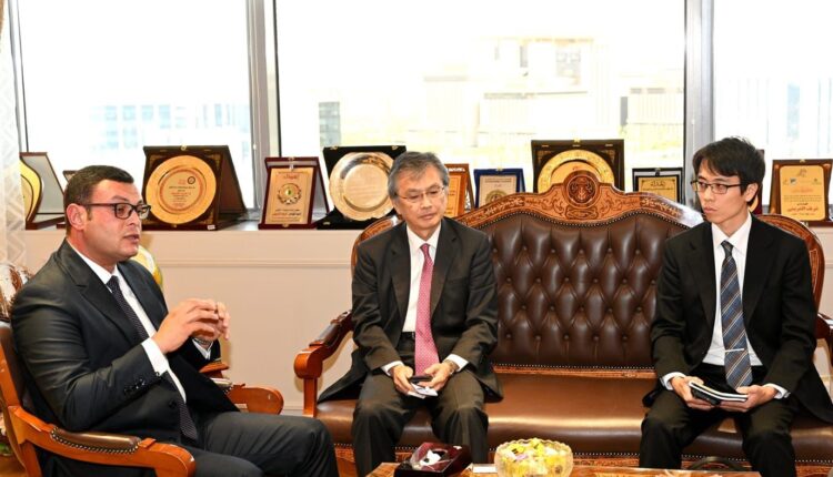 وزير الإسكان يلتقي السفير أوكا هيروشي، سفير اليابان بالقاهرة