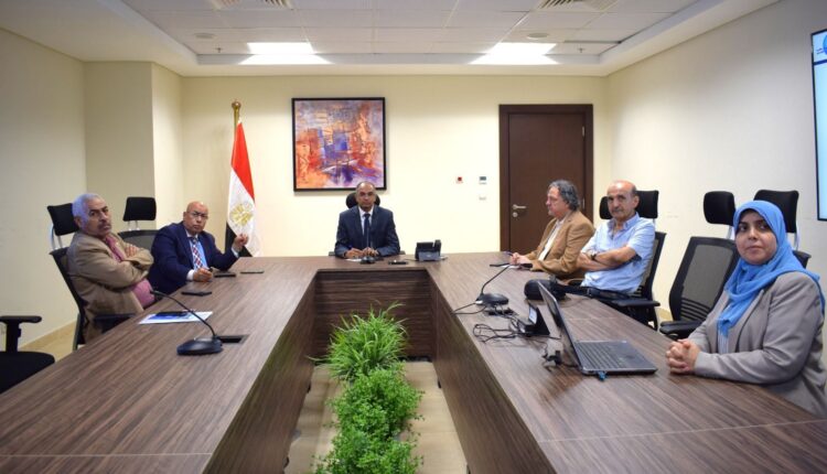 نائب وزير الإسكان خلال اجتماعه مع المهندس مصطفى الشيمي