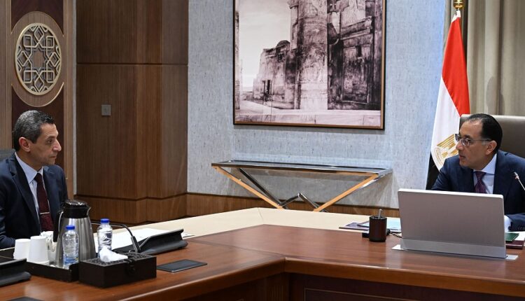 خلال اجتماع رئيس الوزراء
