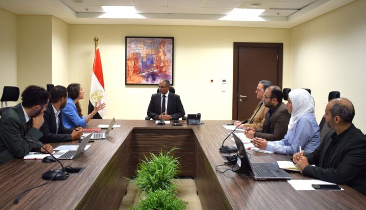 خلال لقاء الدكتور سيد اسماعيل بالسيدة/ كليمنس فيدال، المدير الإقليمي للوكالة الفرنسية في مصر