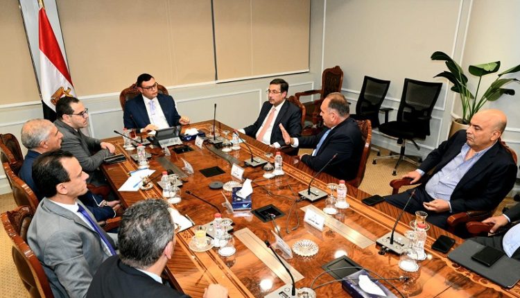 خلال اجتماع وزير الإسكان مع مسئولى بنك التعمير والإسكان، وشركات التسويق التابعة له