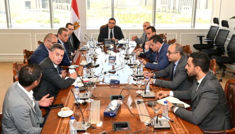 خلال اجتماع وزير الإسكان مع مسئولي الشركة السعودية المصرية للتعمير