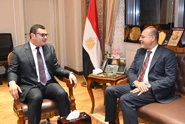 جانب من لقاء وزيري الإسكان والعمل