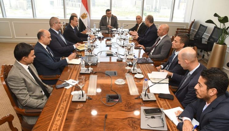 خلال اجتماع وزير الإسكان