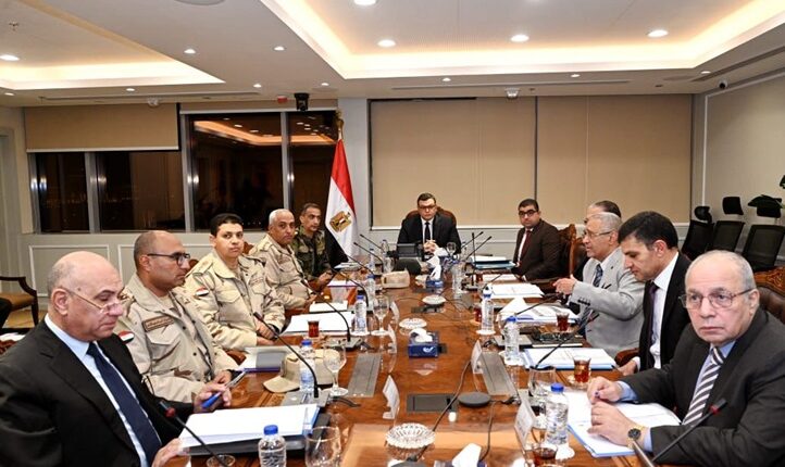 جانب من اجتماع اللجنة العليا للتعويضات