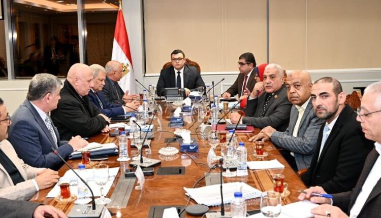 خلال اجتماع وزير الاسكان