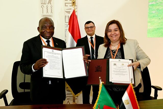 جانب من توقيع مذكرة التفاهم