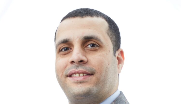 أحمد كمال مدير المبيعات بشركة المنارة للإستثمار السياحي والعقاري