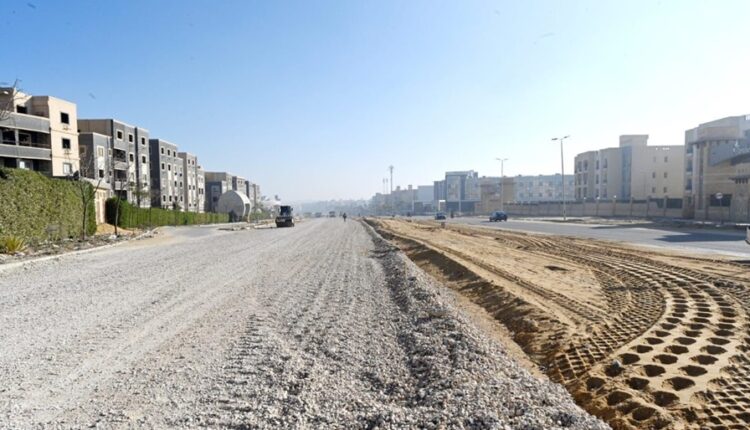 جانب من تطوير الطريق الحدائقي بالقاهرة الجديدة