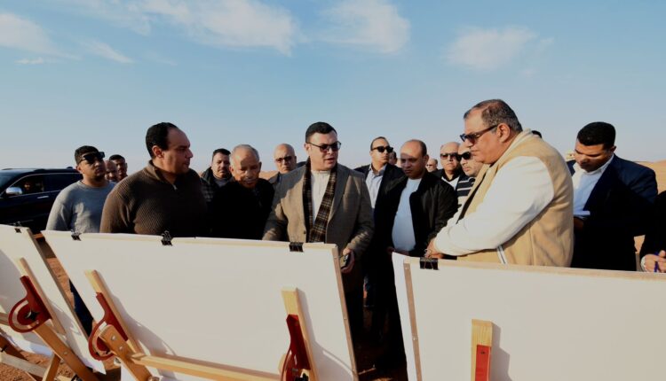 جانب من جولة وزير الإسكان بمدينة الشروق