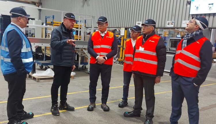 جانب من زيارة وزير الإسكان لمصنع شركة «Rehlko» العالمية