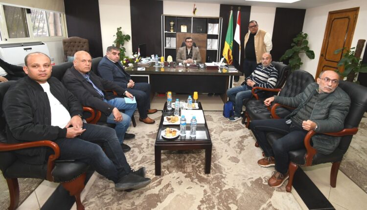 جانب من اجتماع وزير الإسكان