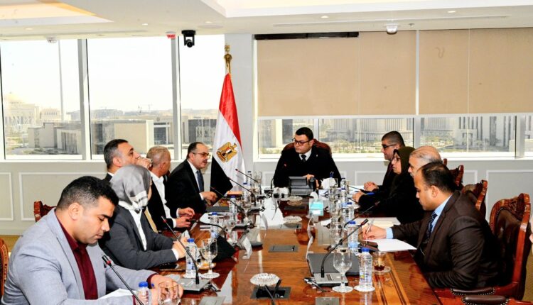 جانب من اجتماع وزير الإسكان لمتابعة مشروع "جوليوس نيريري"