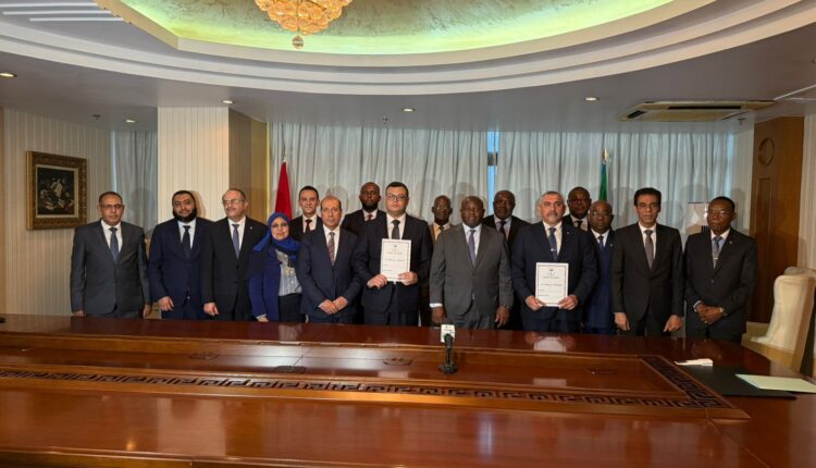 وزير الإسكان ونظيره بغينيا الاستوائية يوقعان مذكرة تفاهم