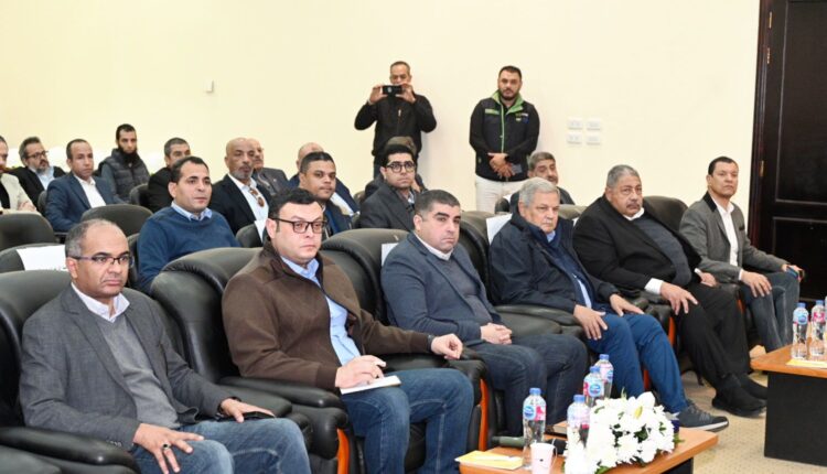 جانب من اجتماع وزير الإسكان