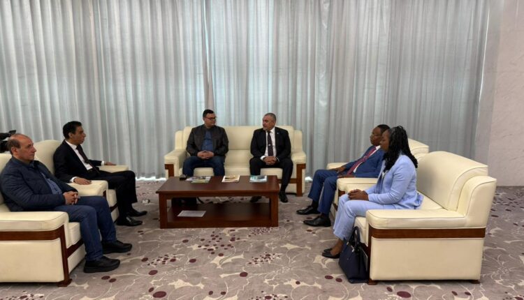 وزير الإسكان يزور غينيا الاستوائية وتنزانيا