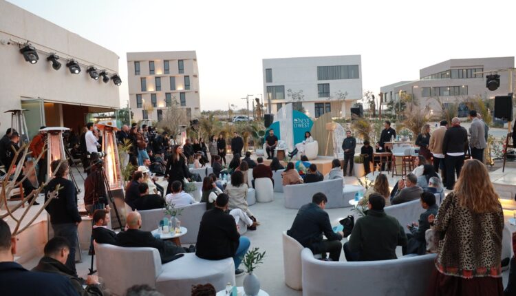 مدينة «O West» تستقبل رائد الأعمال العالمي ستيفن بارتليت
