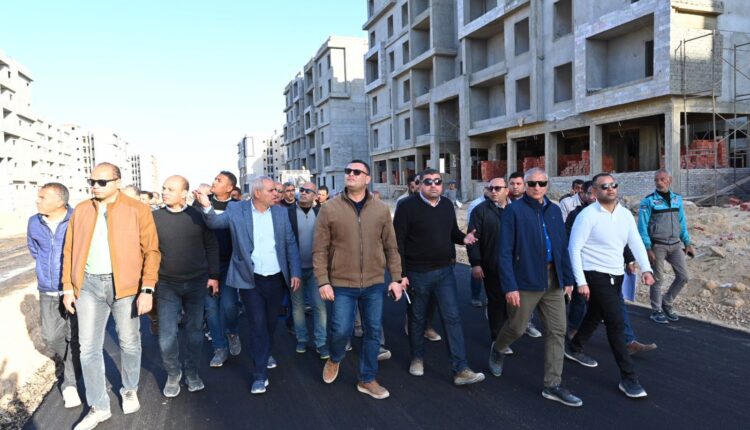 وزير الإسكان يتفقد الحي اللاتيني والمدينة التراثية بمدينة العلمين الجديدة