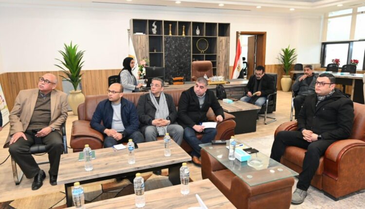 وزير الإسكان يعقد اجتماعاً بمقر جهاز مدينة المنصورة الجديدة