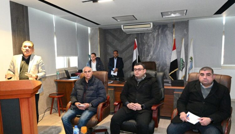 جانب من اجتماع وزير الإسكان