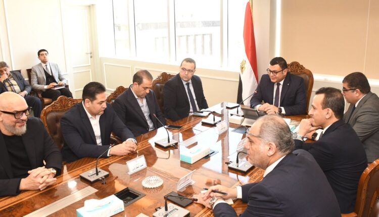 وزير الإسكان يلتقي مسئولي «منصة مصر العقارية»