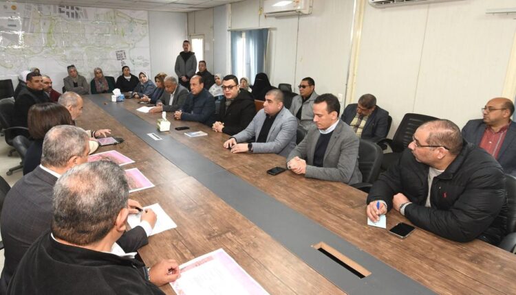 وزير الإسكان يلتقي ممثلي الشركات العاملة بحدائق تلال الفسطاط