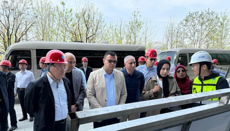 وزير الإسكان يتفقد أعمال إنشاء وتشغيل مركز أبحاث «ميديا جروب»