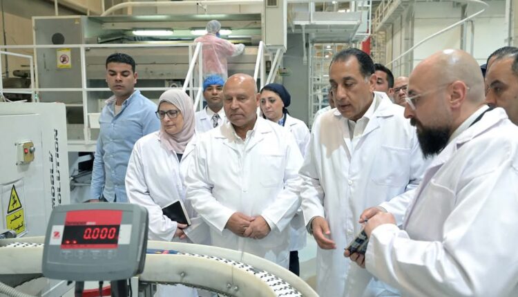 رئيس الوزراء ووزير الصناعة يتفقدان مصانع مجموعة المصرية السويسرية للمكرونة والطحن