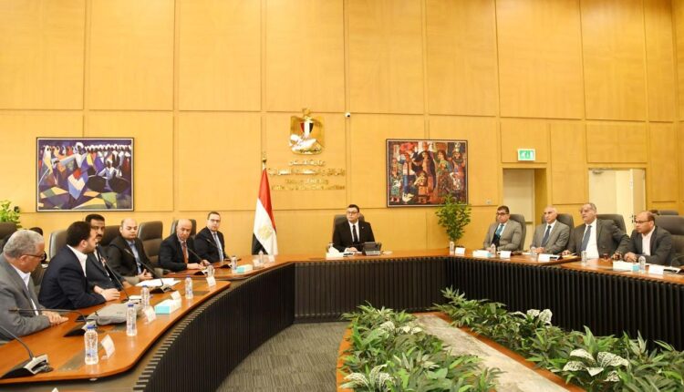 جانب من لقاء وزير الإسكان مع عدد من المطورين