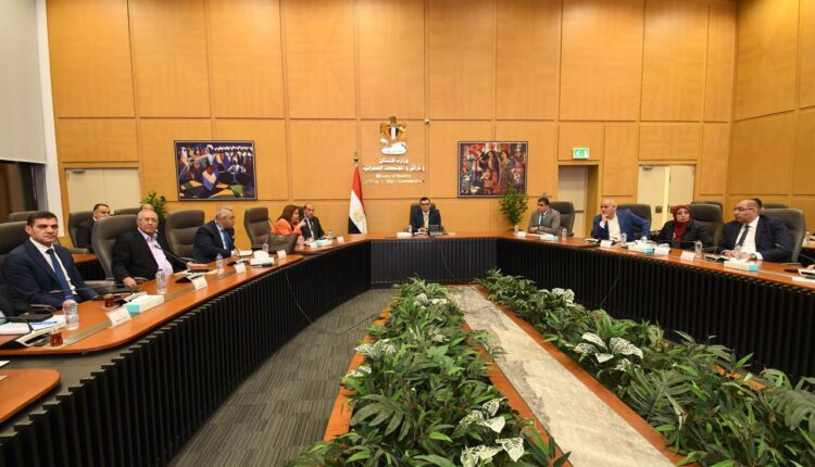 جانب من اجتماع وزير الإسكان