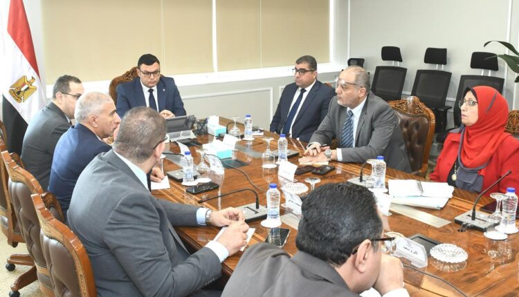 جانب من اجتماع وزير الإسكان