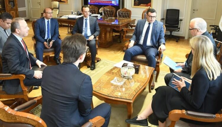 جانب من لقاء وزير الإسكان مع السفير السويدي