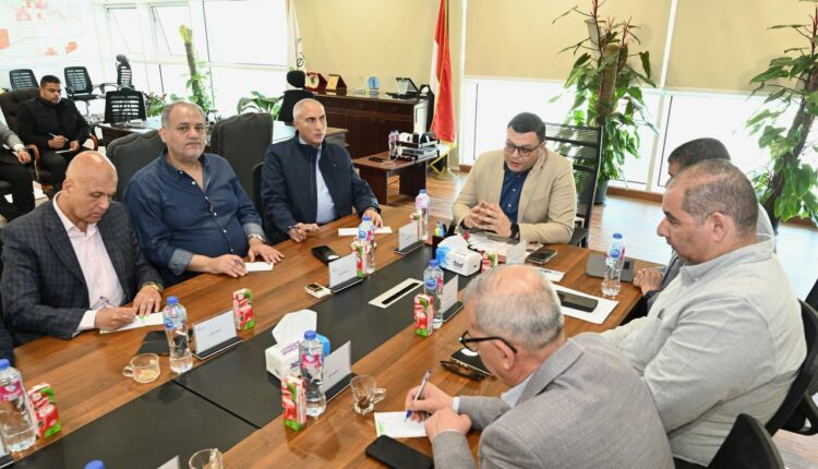 جانب من احتماع وزير الإسكان