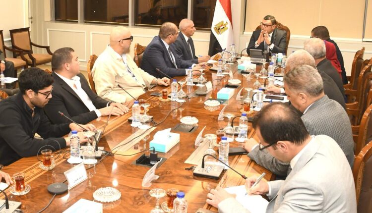 وزير الإسكان يلتقي مسئولي «منصة مصر العقارية»