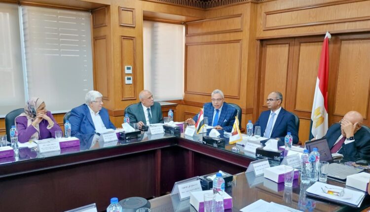 جانب من اجتماع نائب وزير الإسكان